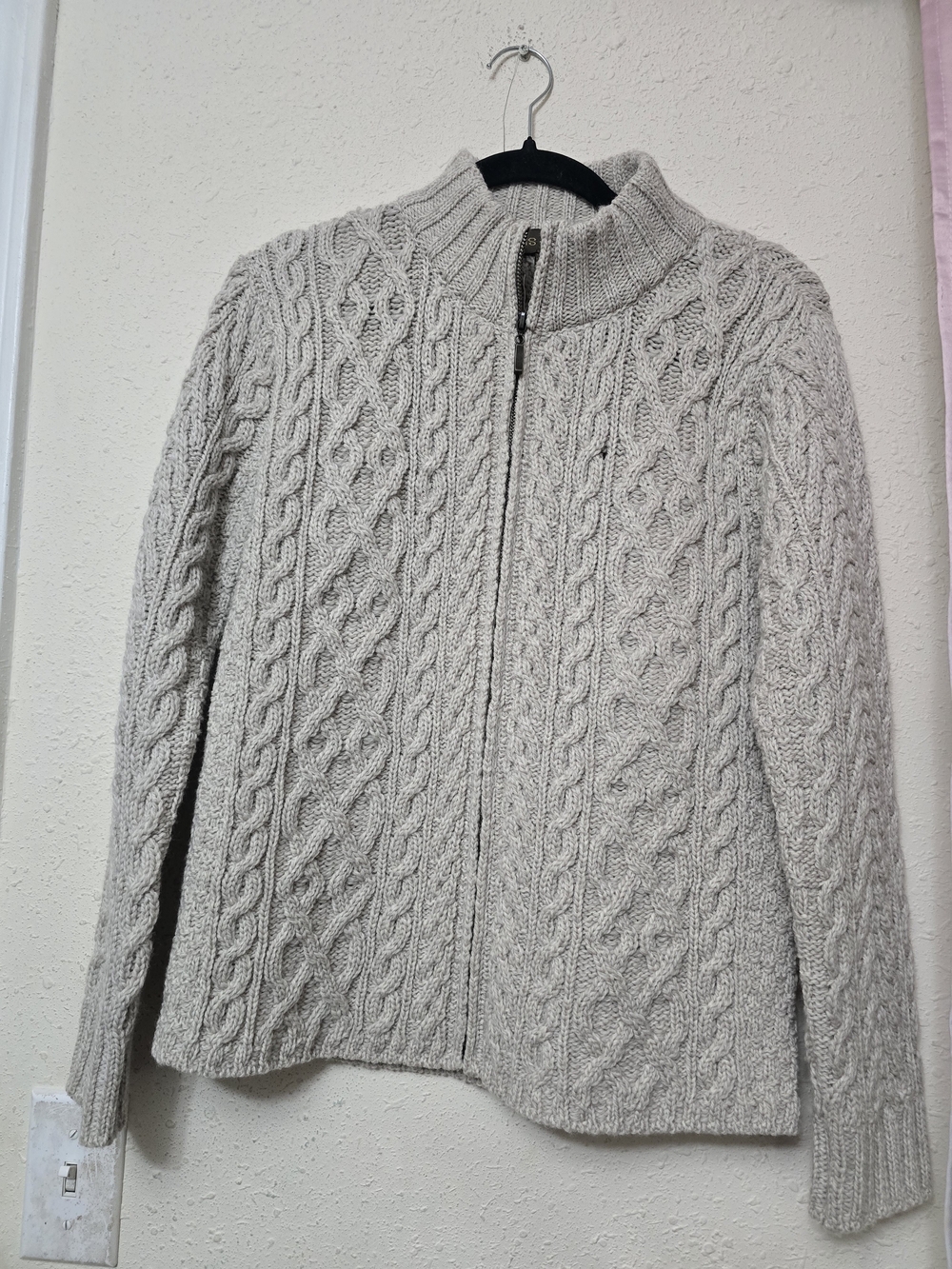 100% Merino Wool. Zip-Front Cable Knit Sweater Jacket - Cream